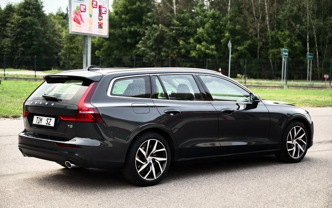 Volvo V60 cena 96800 przebieg: 152000, rok produkcji 2019 z Wyszogród małe 379